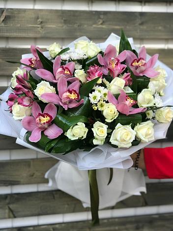 Букет цветов из: Розы и Хризантемы в Аксубаево