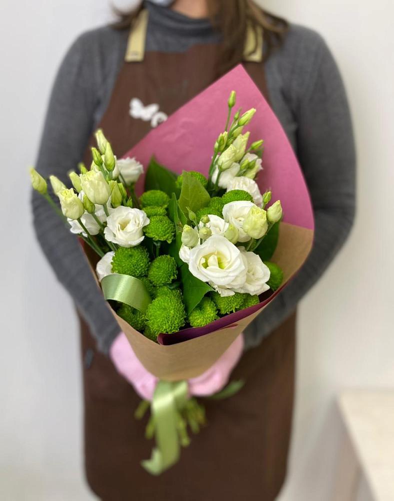 Букет морозный день в Аксубаево Букет цветов из: Хризантемы и Лизиантусы в Аксубаево