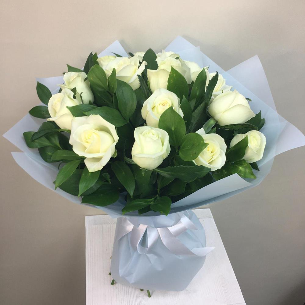Букет 15 Белых роз Проуд в Аксубаево