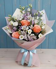 Букет цветов из:  Лизиантусы, Розы, Альстромерии и Гипсофила в Аксубаево