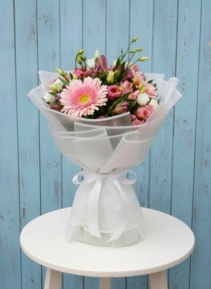 Букет цветов из: Герберы, Альстромерии и Лизиантусы в Аксубаево