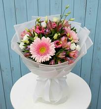Букет цветов из:  Герберы, Альстромерии и Лизиантусы #REPLACE_PRED# Аксубаево