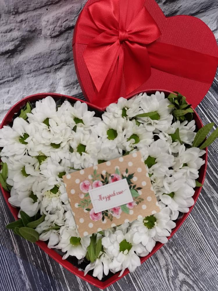 Цветочная композиция из Хризантемы в виде сердца в Аксубаево