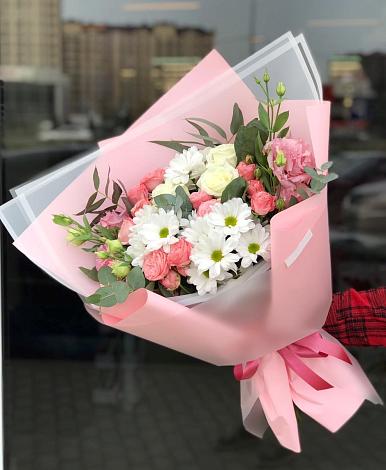 Букет цветов из: Розы, Лизиантусы и Хризантемы в Аксубаево